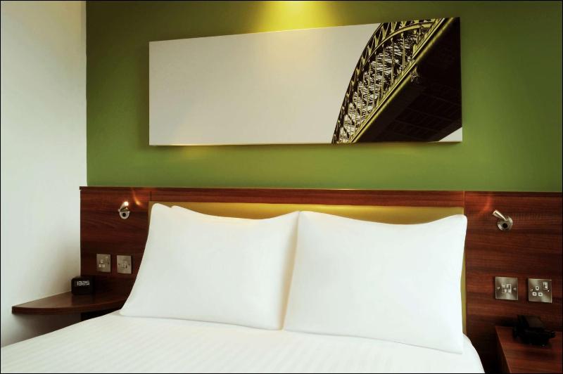Queen Room image 4