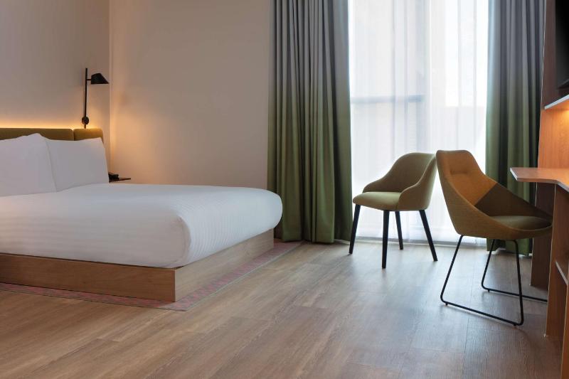 Queen Room - Mobility Access image 3