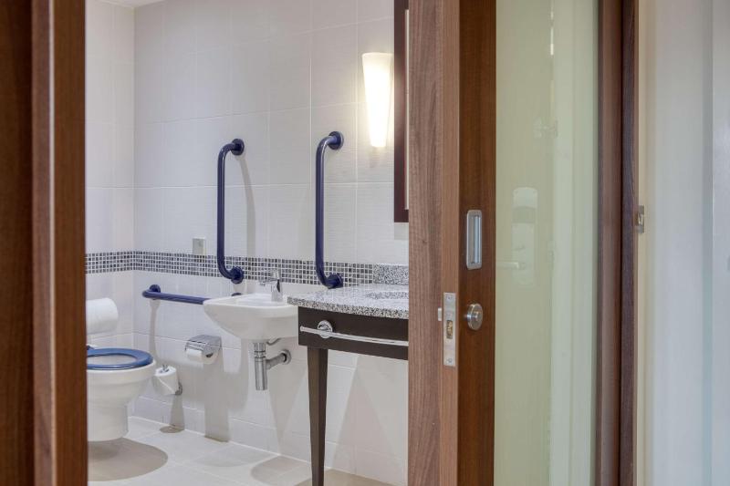 Queen Room - Mobility Access image 3