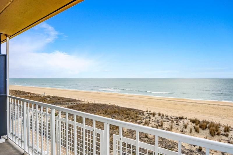 Dunes Suites Oceanfront - image 3