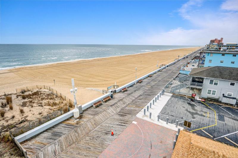 Dunes Suites Oceanfront - image 12