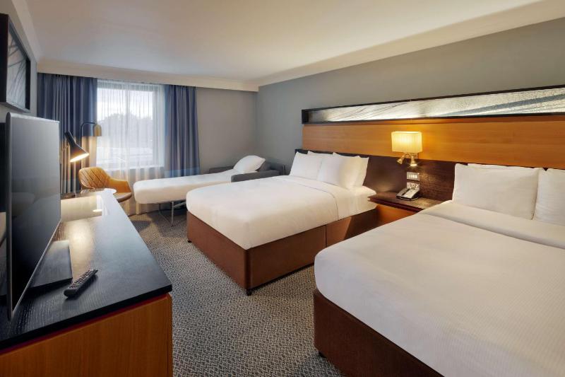 Family Guestroom With Two Queen Beds image 4