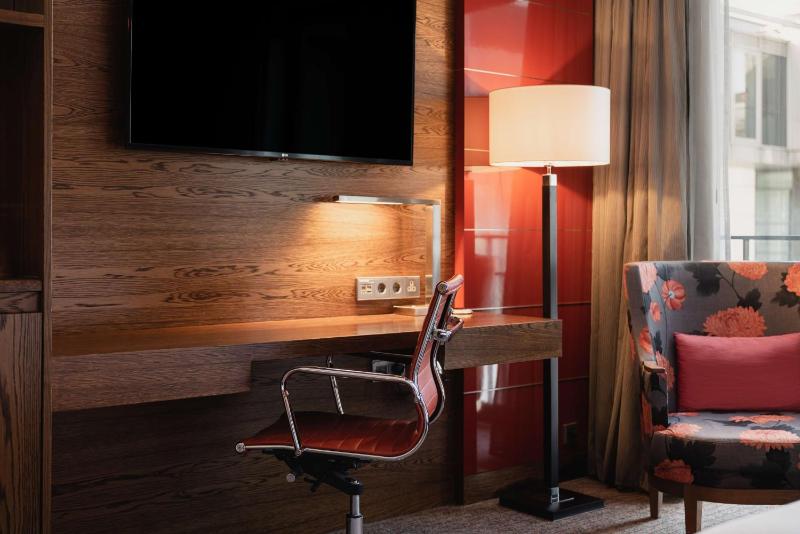 Executive King Room - Lounge Access image 1