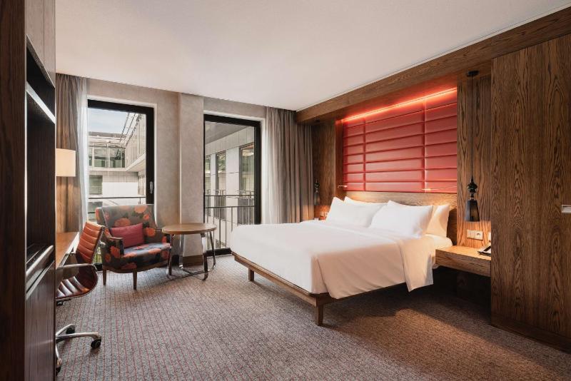 Executive King Room - Lounge Access image 3