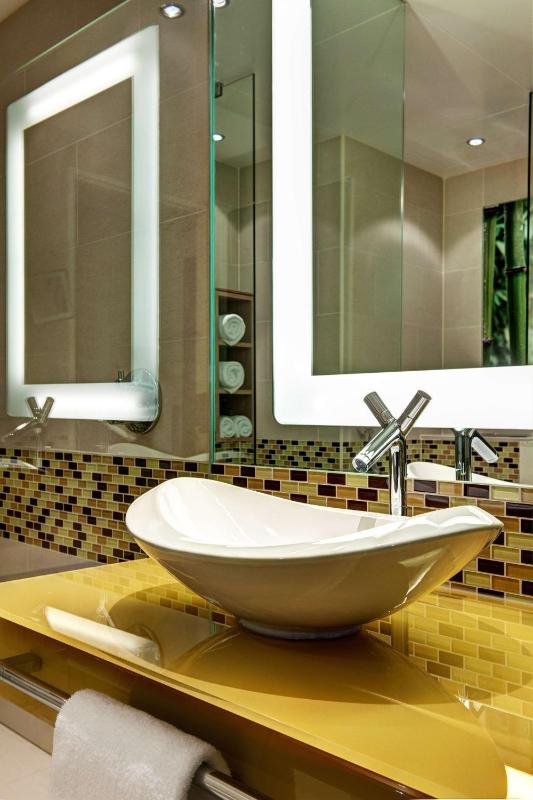 Executive Twin Room image 4