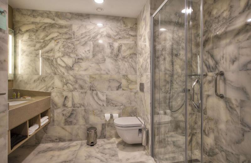 King Room image 4