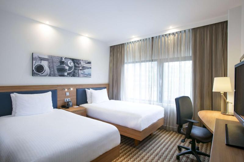 Twin Room image 1
