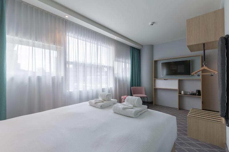 Queen Room - Mobility Access image 4
