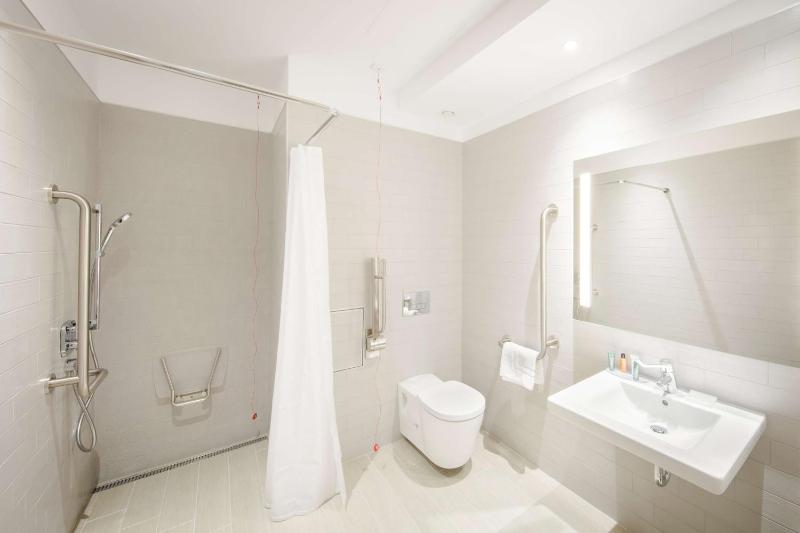 King Room - Mobility Accessible  image 2