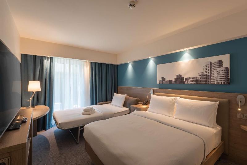 Hampton by Hilton Dusseldorf City Centre - image 9