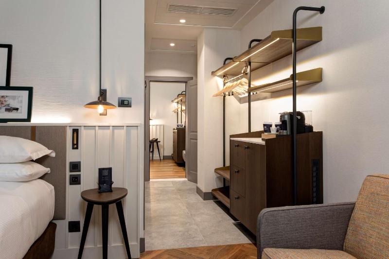 Superior King Family Room image 4