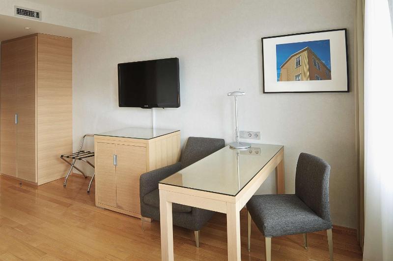 Standard Double Room with Mountain View image 4