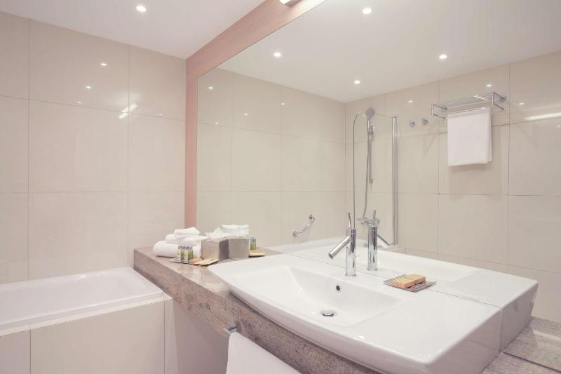 Twin Room image 4