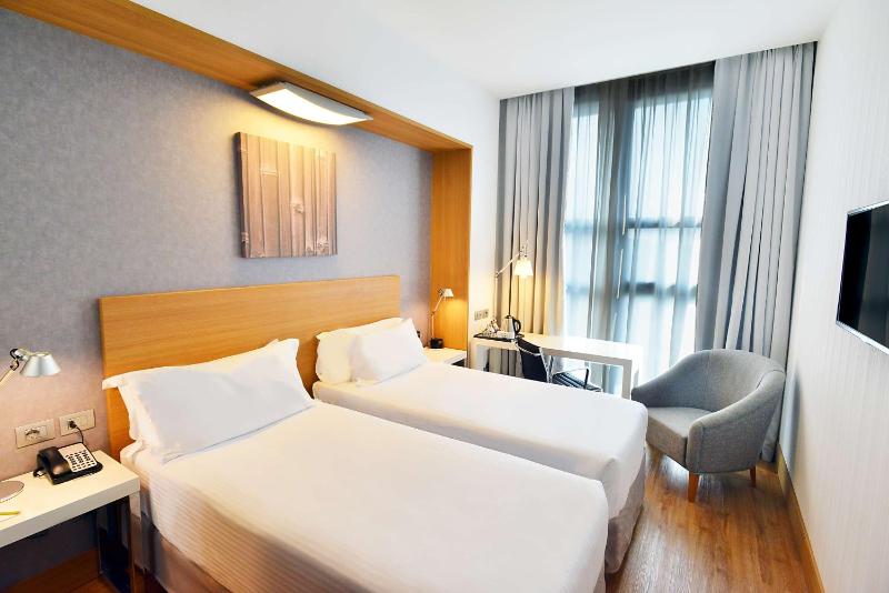 Twin Room image 1