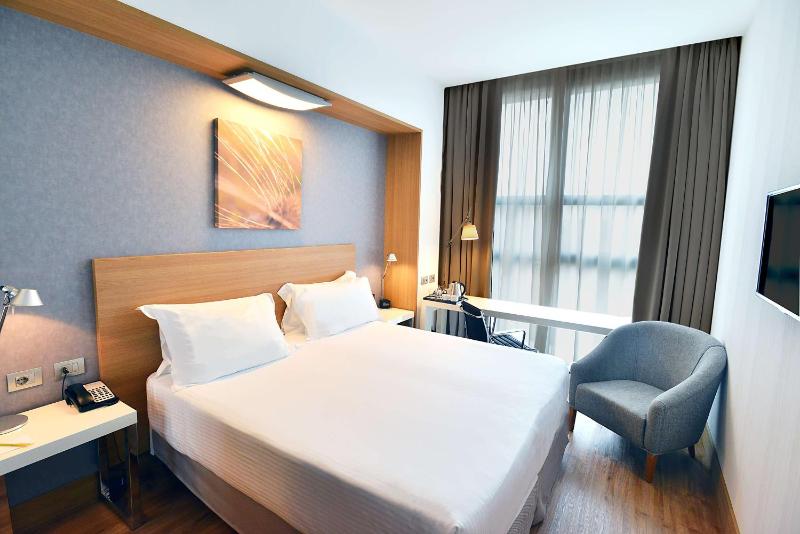 King Room image 3