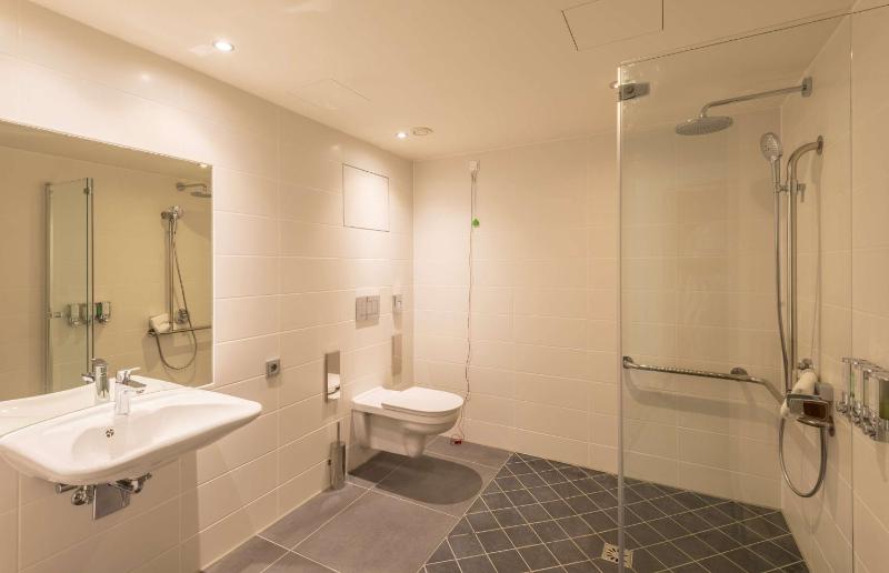 Queen Room - Mobility Access image 3