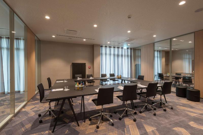 Hampton by Hilton Munich City North - image 4