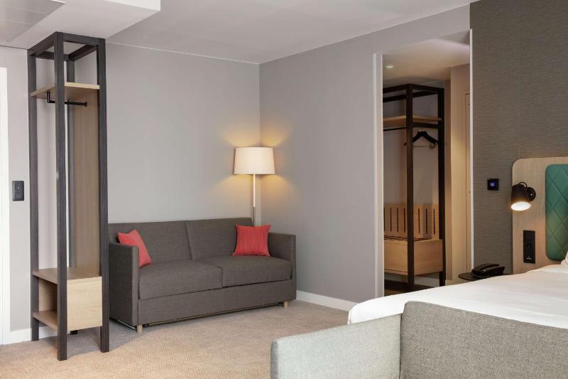 King Room with Sofa Bed image 3