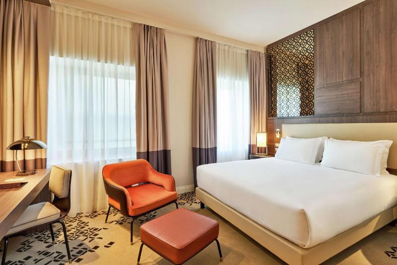 Deluxe King Room image 4