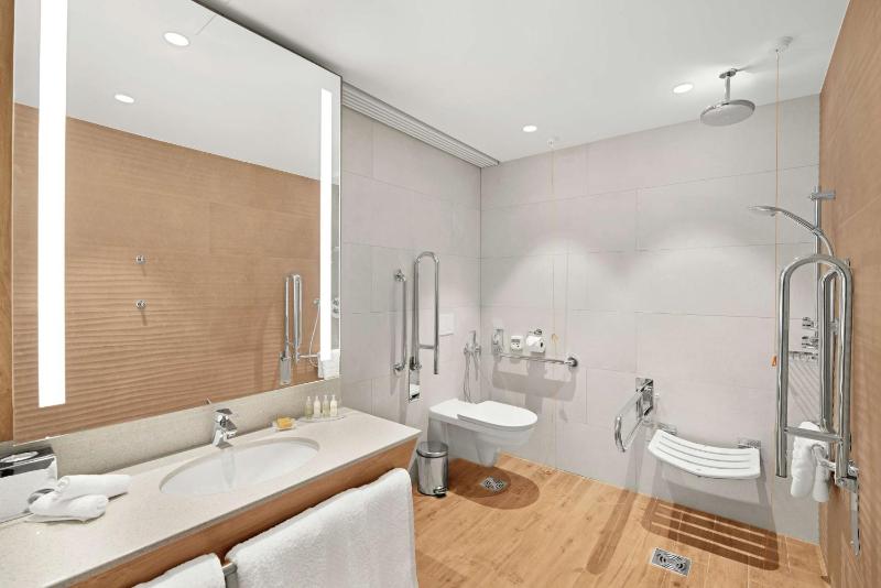 Queen Room - Mobility Access image 2