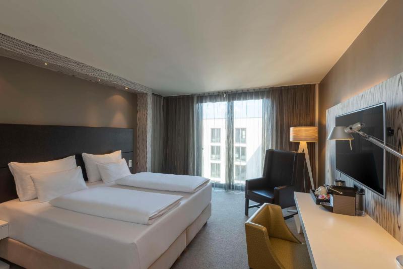Deluxe King Room image 1