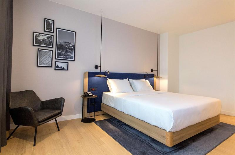 King Room - Mobility Accessible  image 3