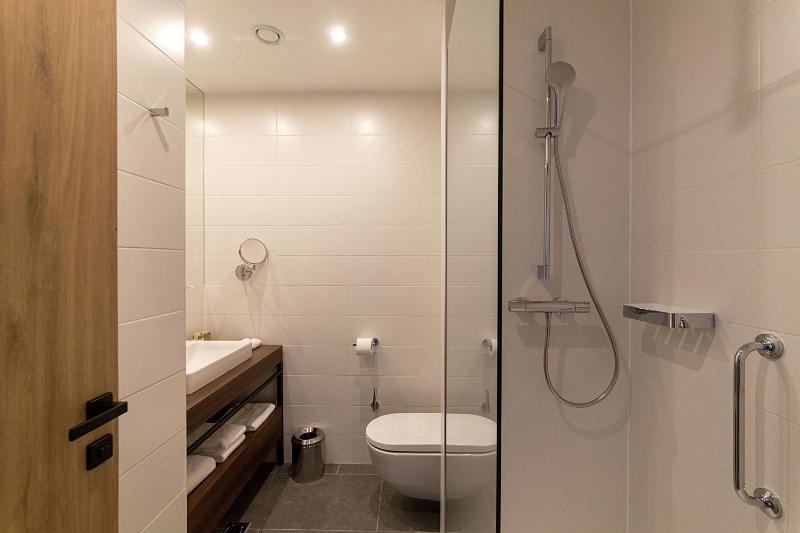 Twin Room image 3
