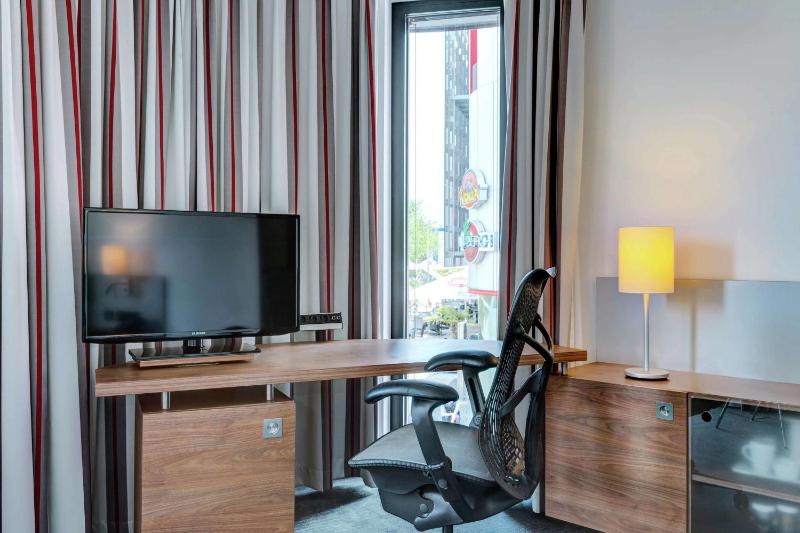 Queen Room - Mobility Access image 3