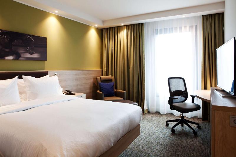 Queen Room image 1