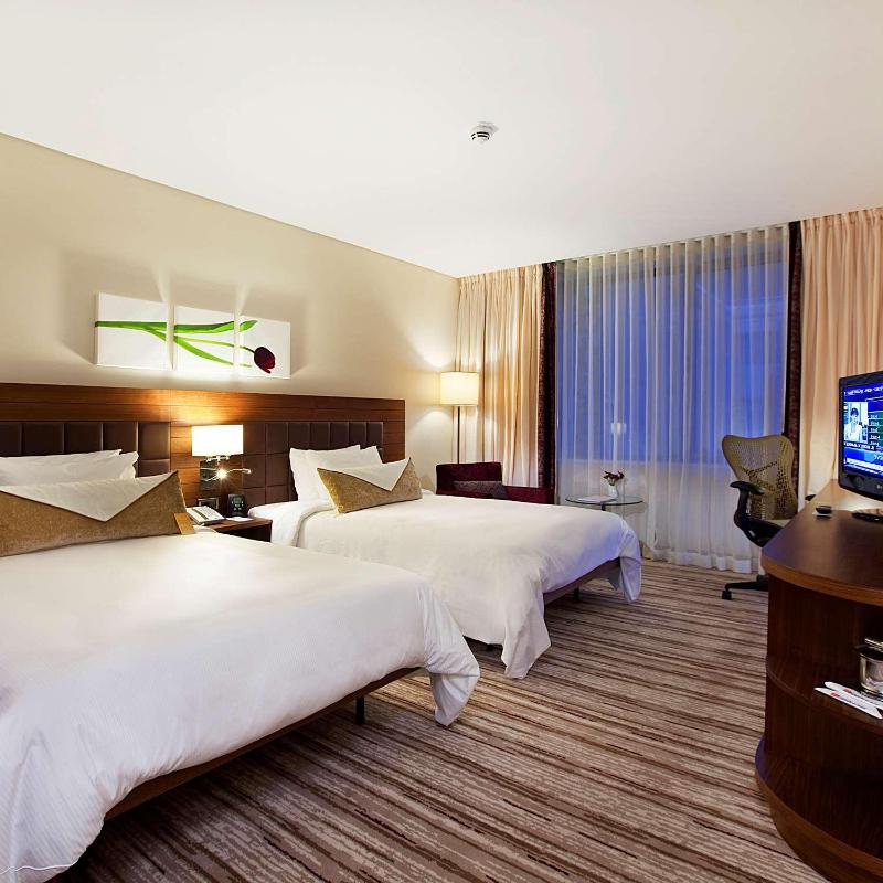 Twin Room image 4