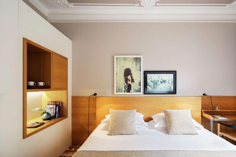 Deluxe King Room image 1