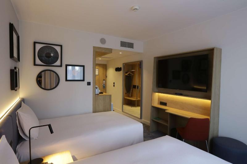 Twin Room image 1