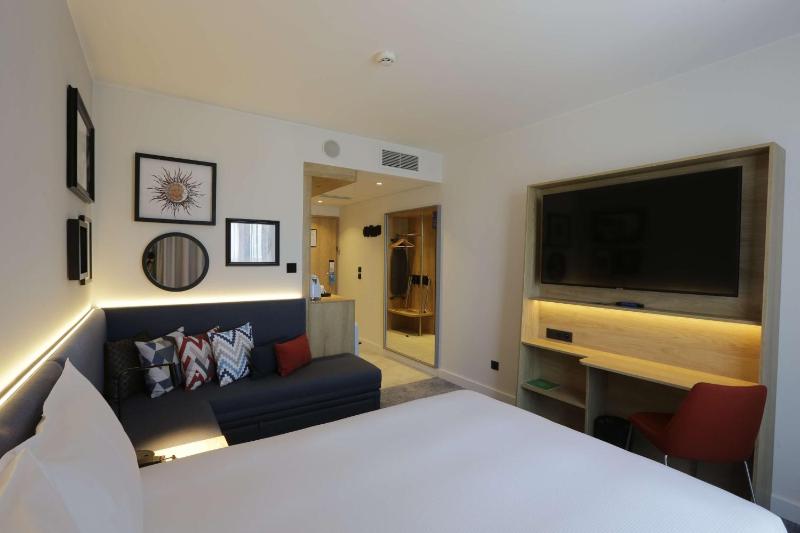 Queen Room with Sofa Bed image 1