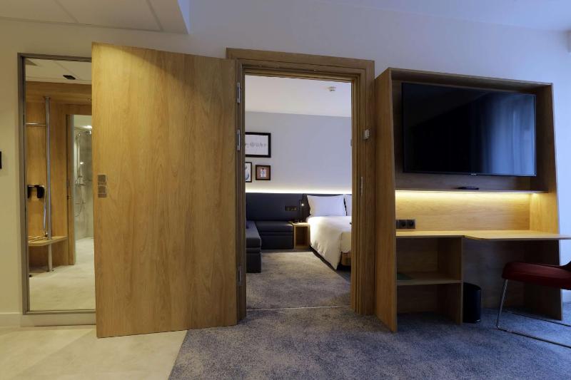 Queen Room - Mobility Access image 4