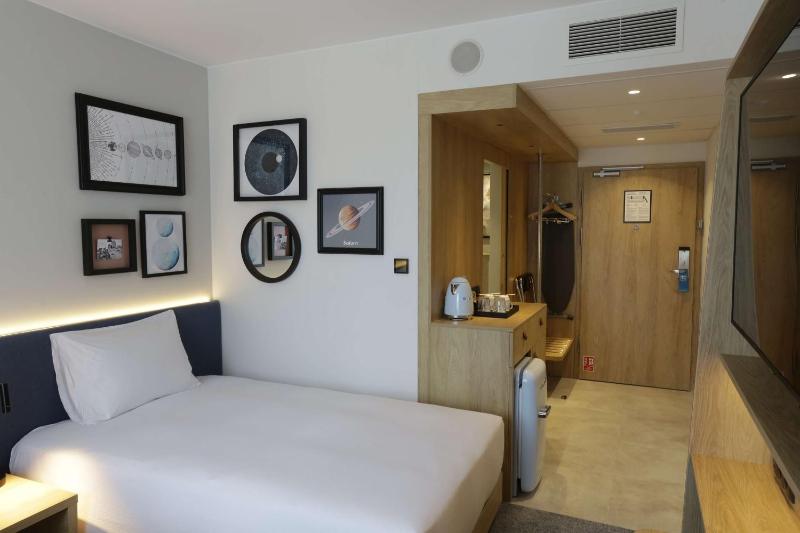 Twin Room image 2