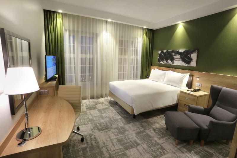 Queen Room - Mobility Access image 1