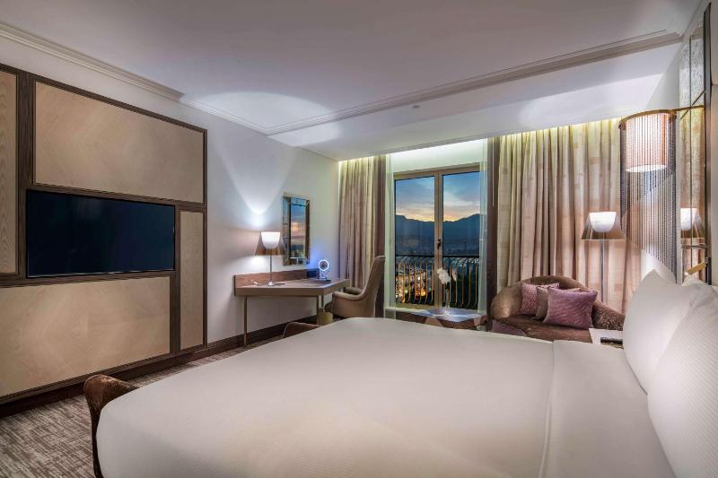 King Guest Room image 3
