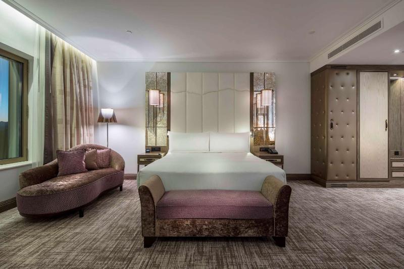 King Guest Room image 4
