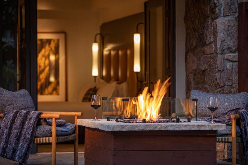 Deluxe Room with Fireplace image 2