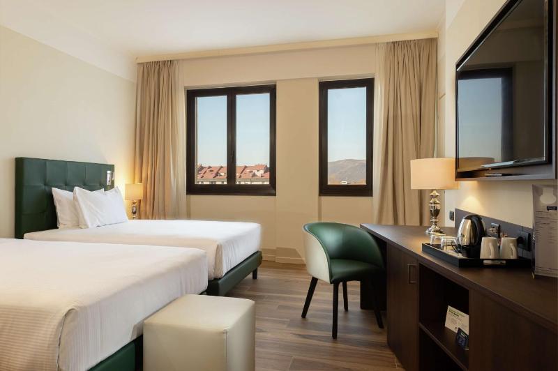 Deluxe Double Room with Two Double Beds image 3