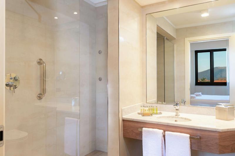 One-Bedroom Suite with Two Double Beds image 3
