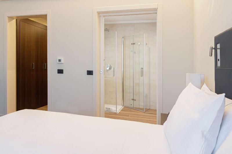 King Room - Mobility Accessible  image 3