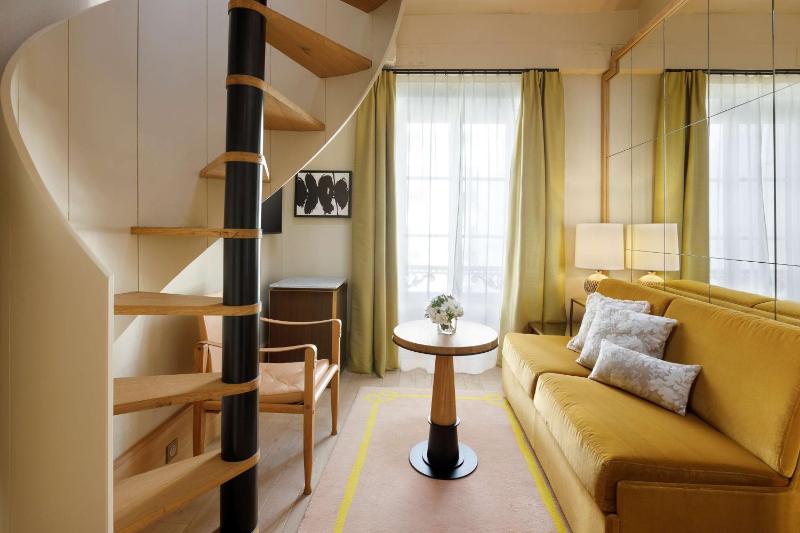 Duplex Queen Room image 4