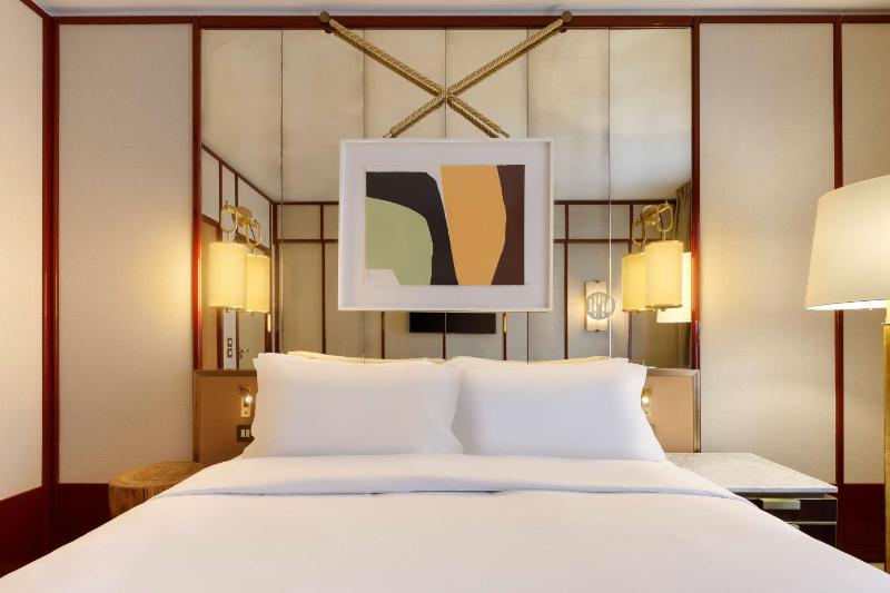 Deluxe Double Room image 1