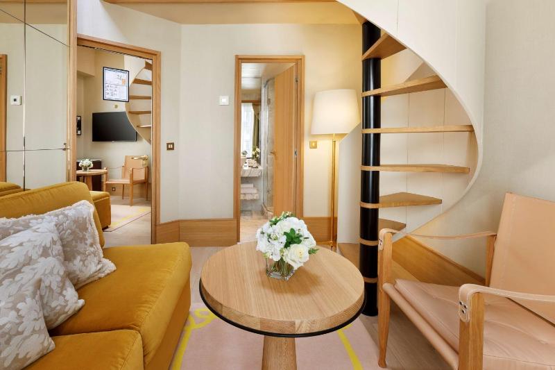 Duplex Queen Room image 3