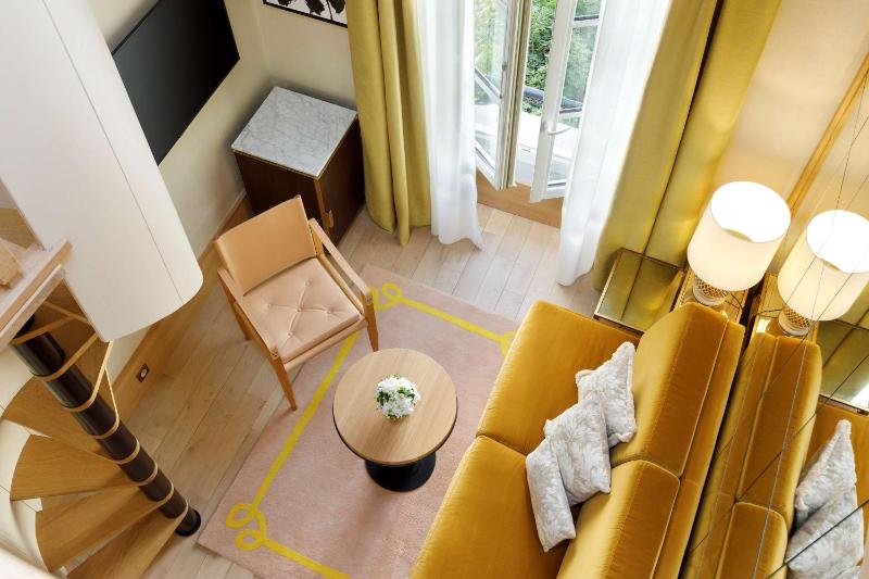 Duplex Queen Room image 2