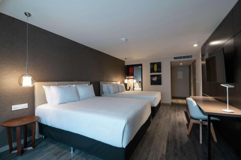 SORO Montevideo Curio Collection by Hilton - image 4