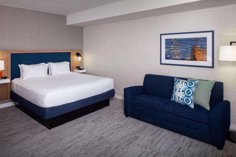 Hampton Inn by Hilton Boston Seaport District - image 11
