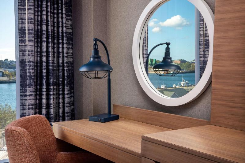 King Room with Water View image 3