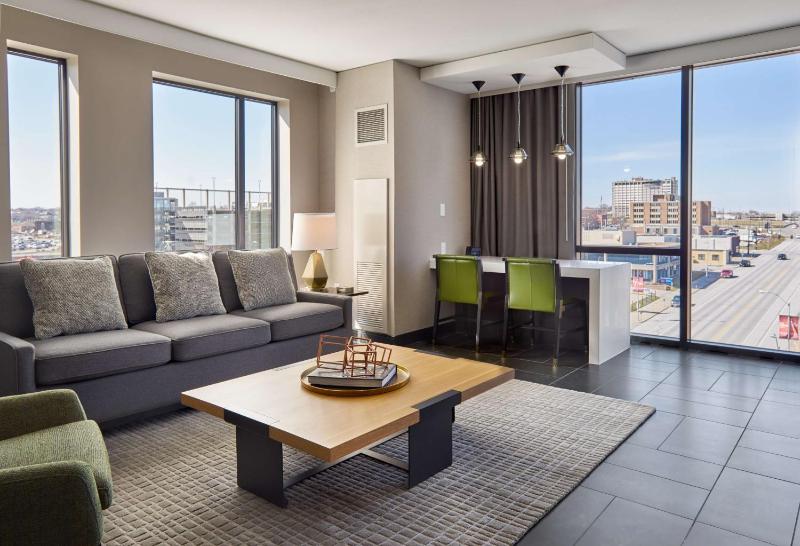 Corner Suite image 3